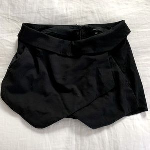 Talula Aritzia Black Skort - Size 4